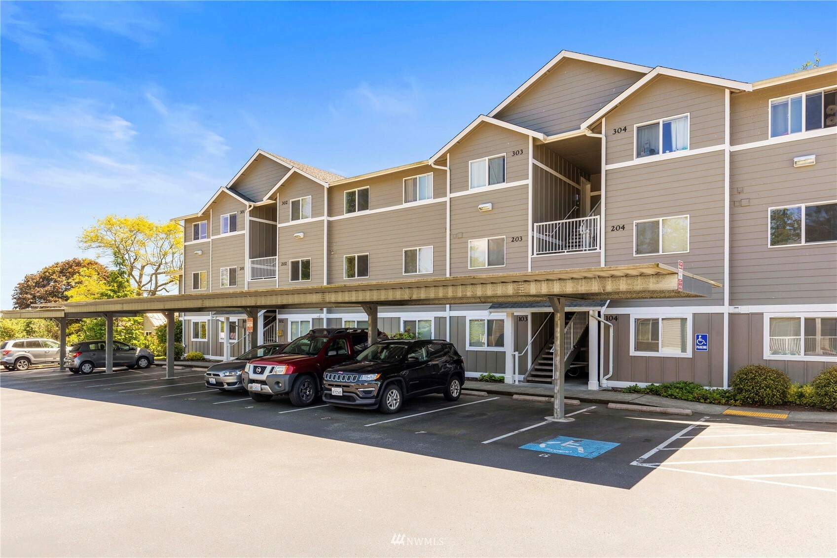 Property Photo:  1700 SW Mulberry Place A202  WA 98277 