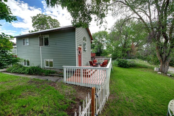 Property Photo: 118 W Cherry Avenue WA 98841