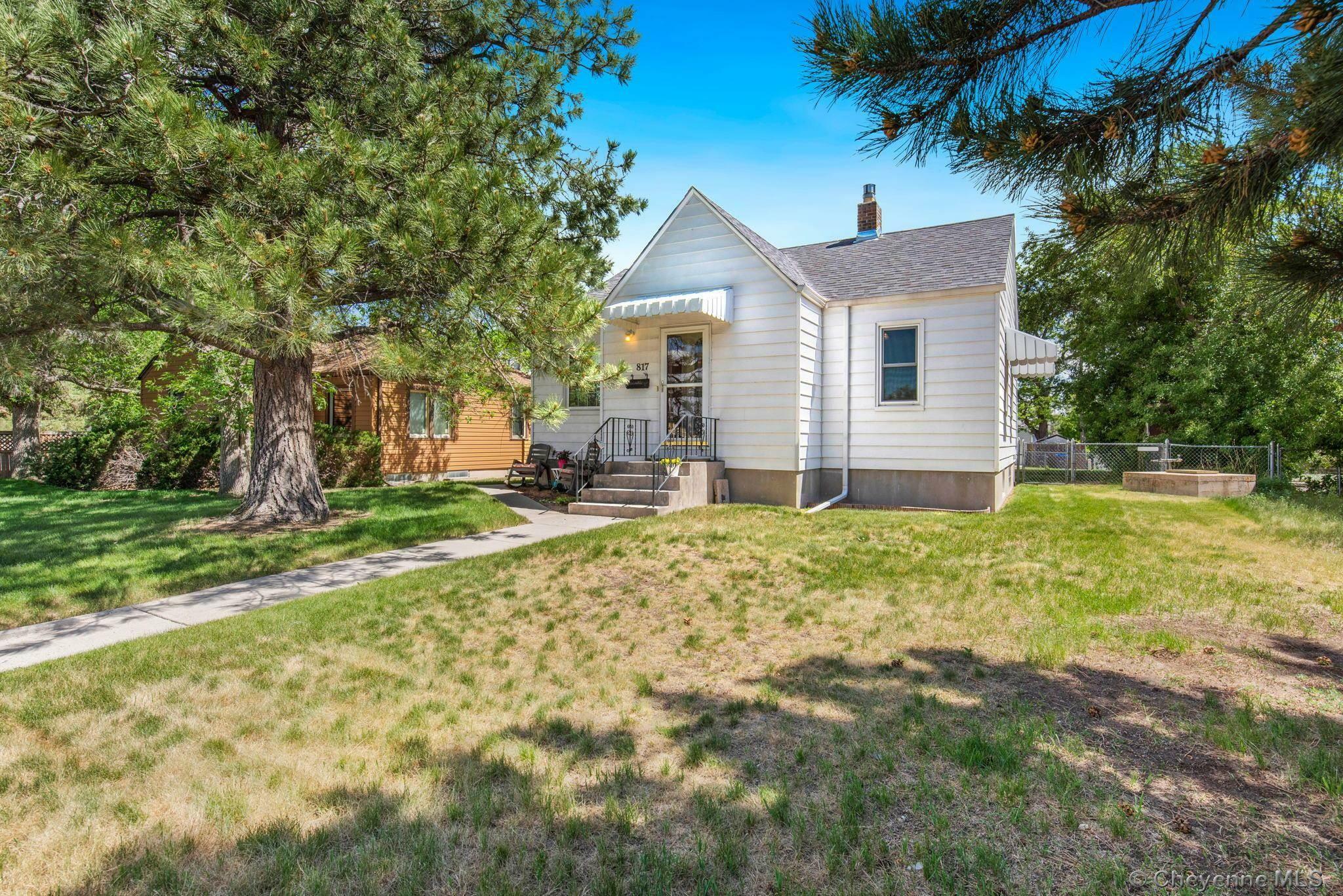 Property Photo:  817 W 3rd Ave  WY 82001 