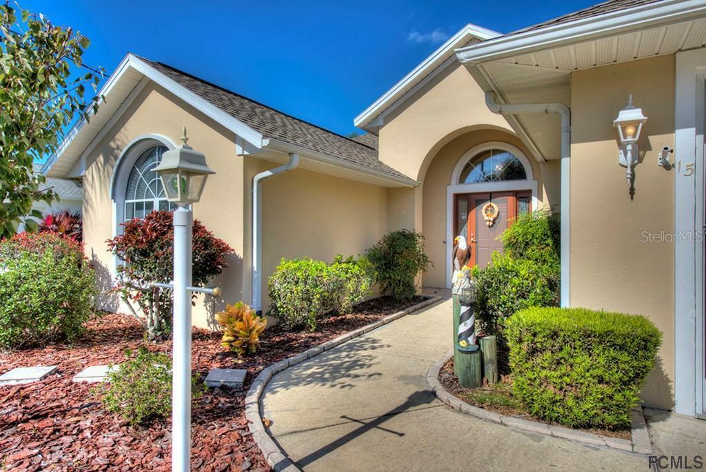 Property Photo: 15 Cedarview Court FL 32137