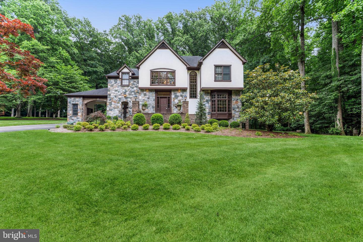 Property Photo: 9715 Meadowmere Drive VA 22182