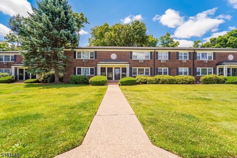 Property Photo: 405 Pitney Pl NJ 07960