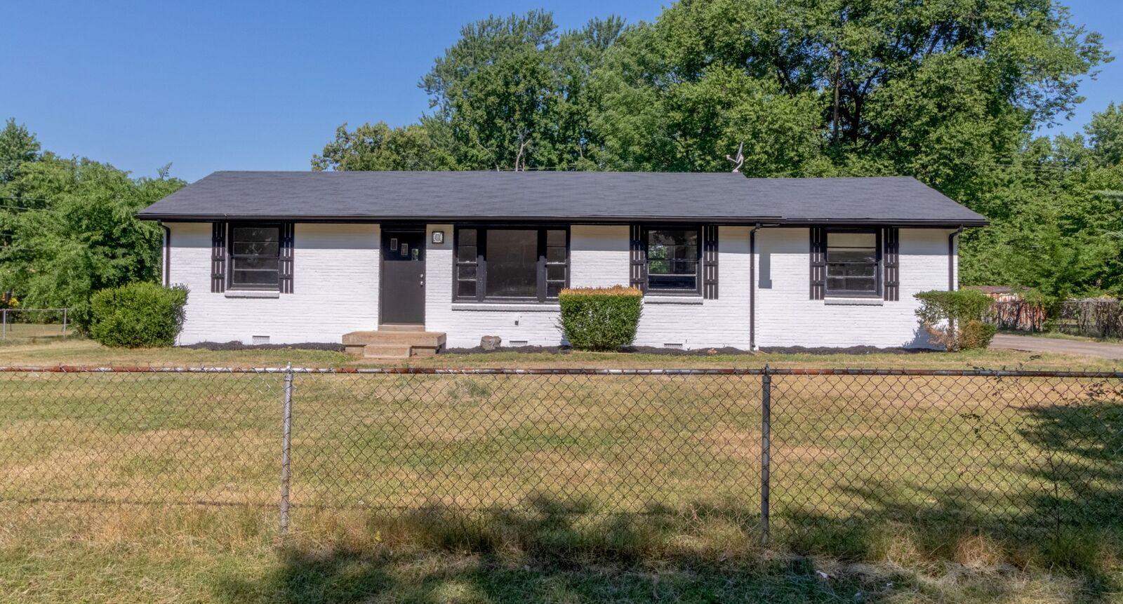 Property Photo: 23 Dalewood Dr TN 37042