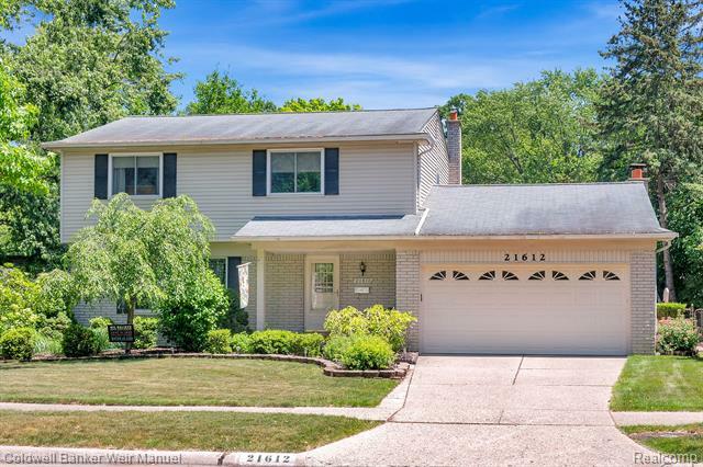 Property Photo: 21612 Chestnut Lane MI 48336