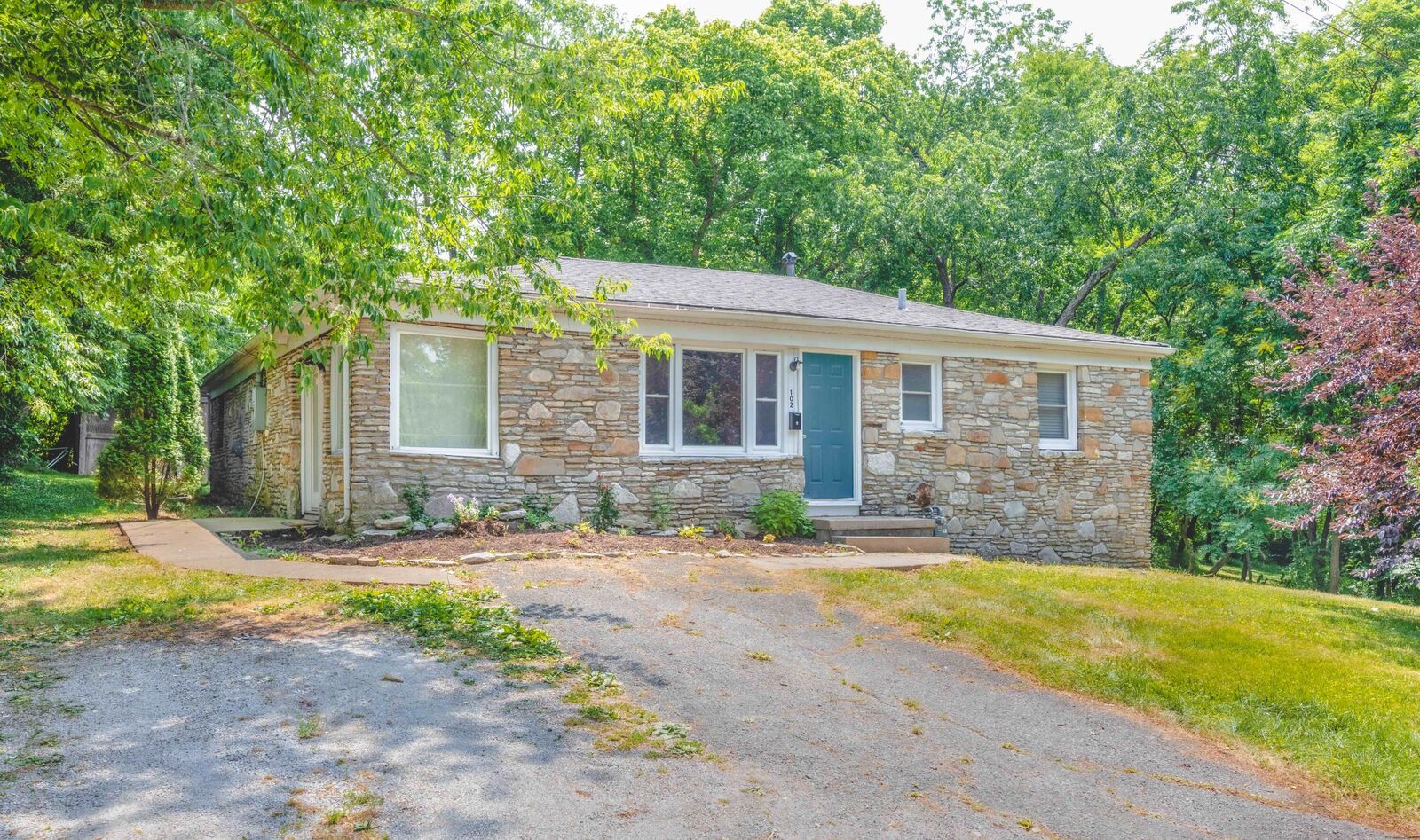Property Photo:  102 Anne Street  KY 40475 