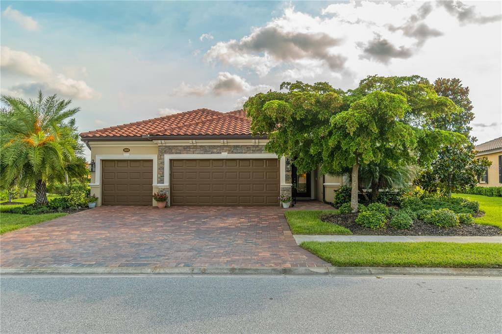 Property Photo:  20203 Granlago Drive  FL 34293 