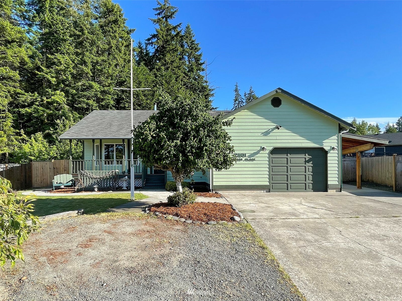 Property Photo:  2101 Driftwood Place  WA 98363 