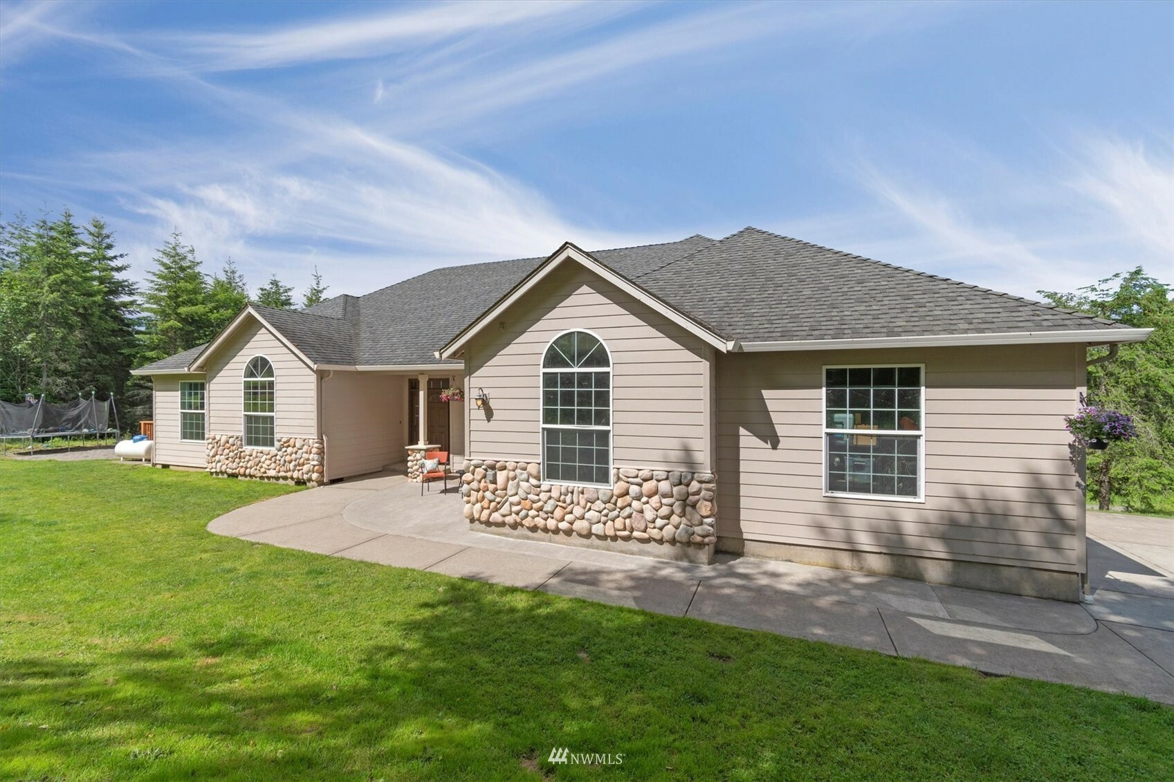 Property Photo:  304 Ravenwood Road  WA 98626 