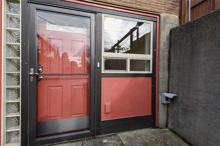 Property Photo:  1130 N 82nd Street  WA 98103 