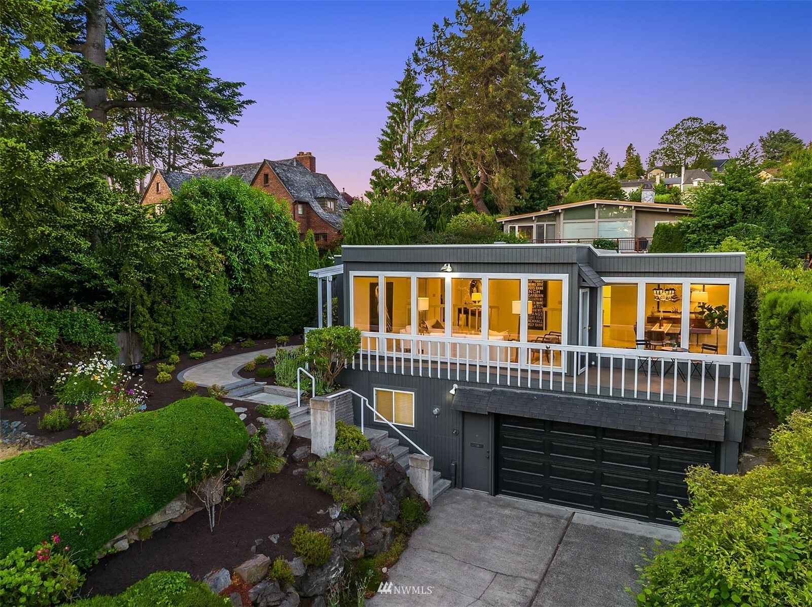 Property Photo:  3012 Magnolia Boulevard W  WA 98199 