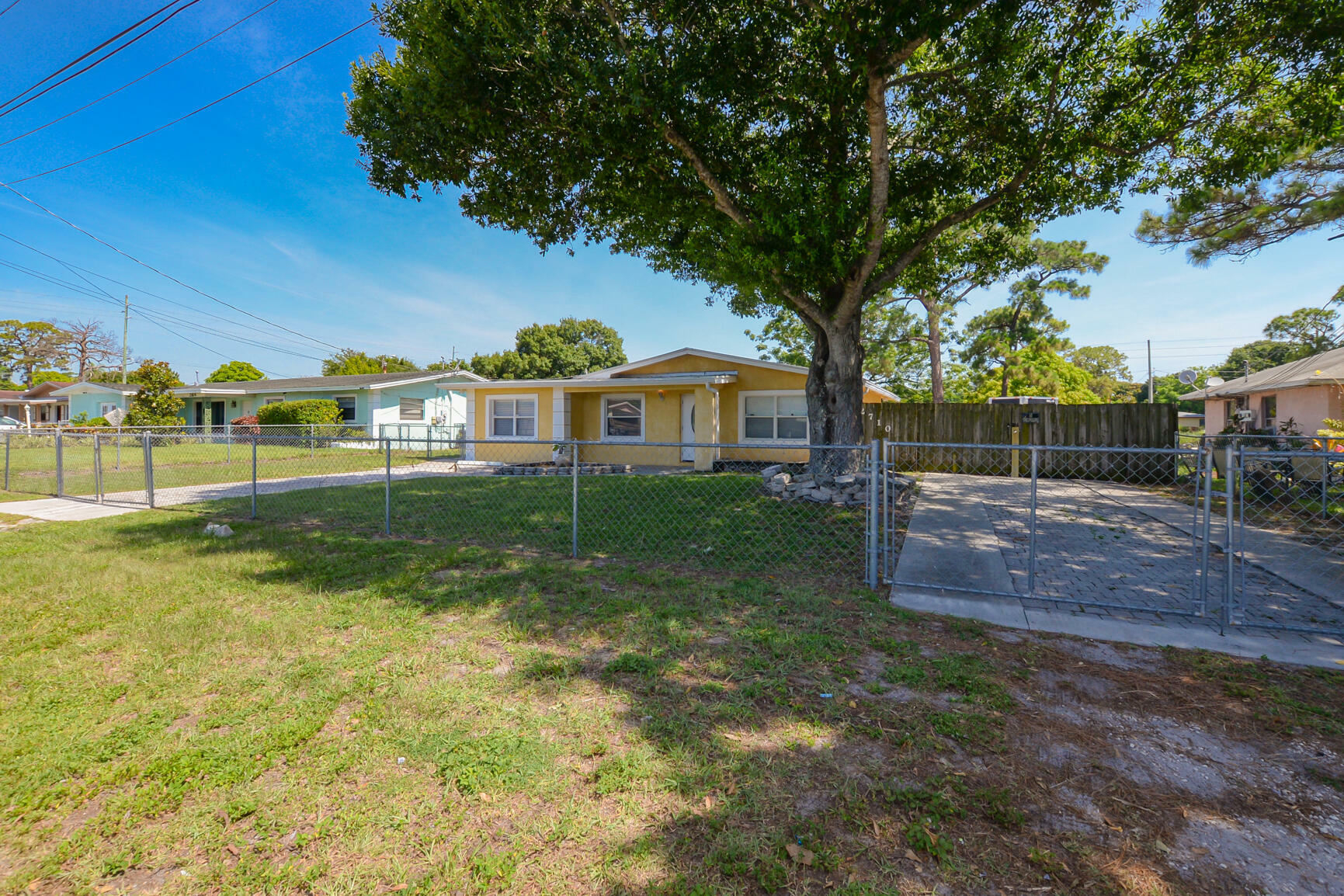 Property Photo:  2710 Dunbar Street  FL 34951 