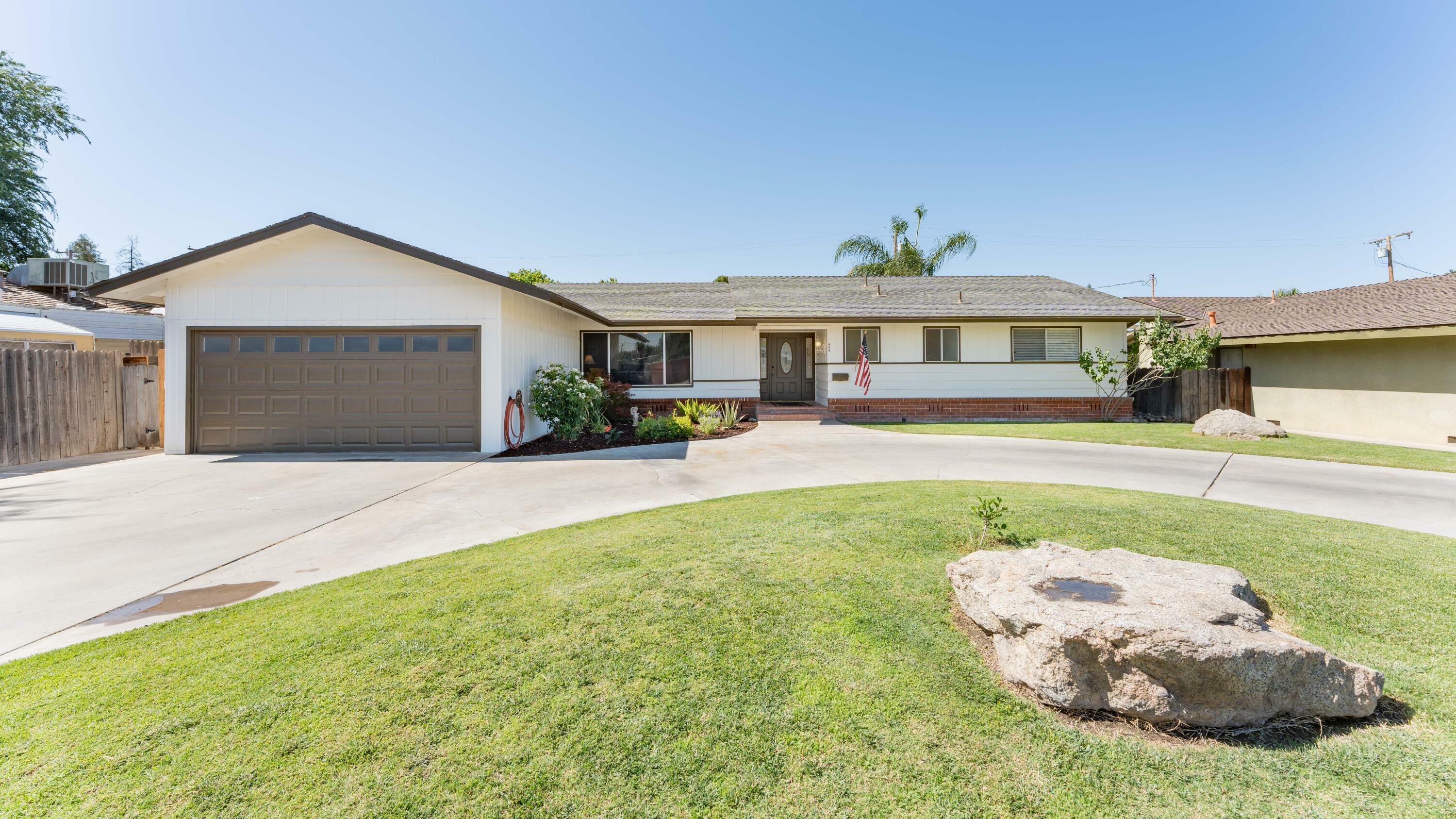 Property Photo:  445 W Alice Avenue  CA 93257 