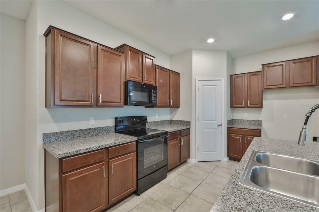 Property Photo:  7017 Trent Creek Drive  FL 33573 