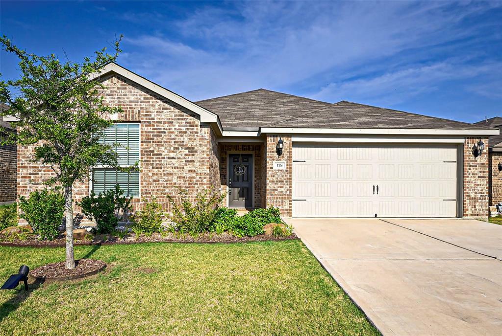 Property Photo:  178 Presidents Way  TX 76084 