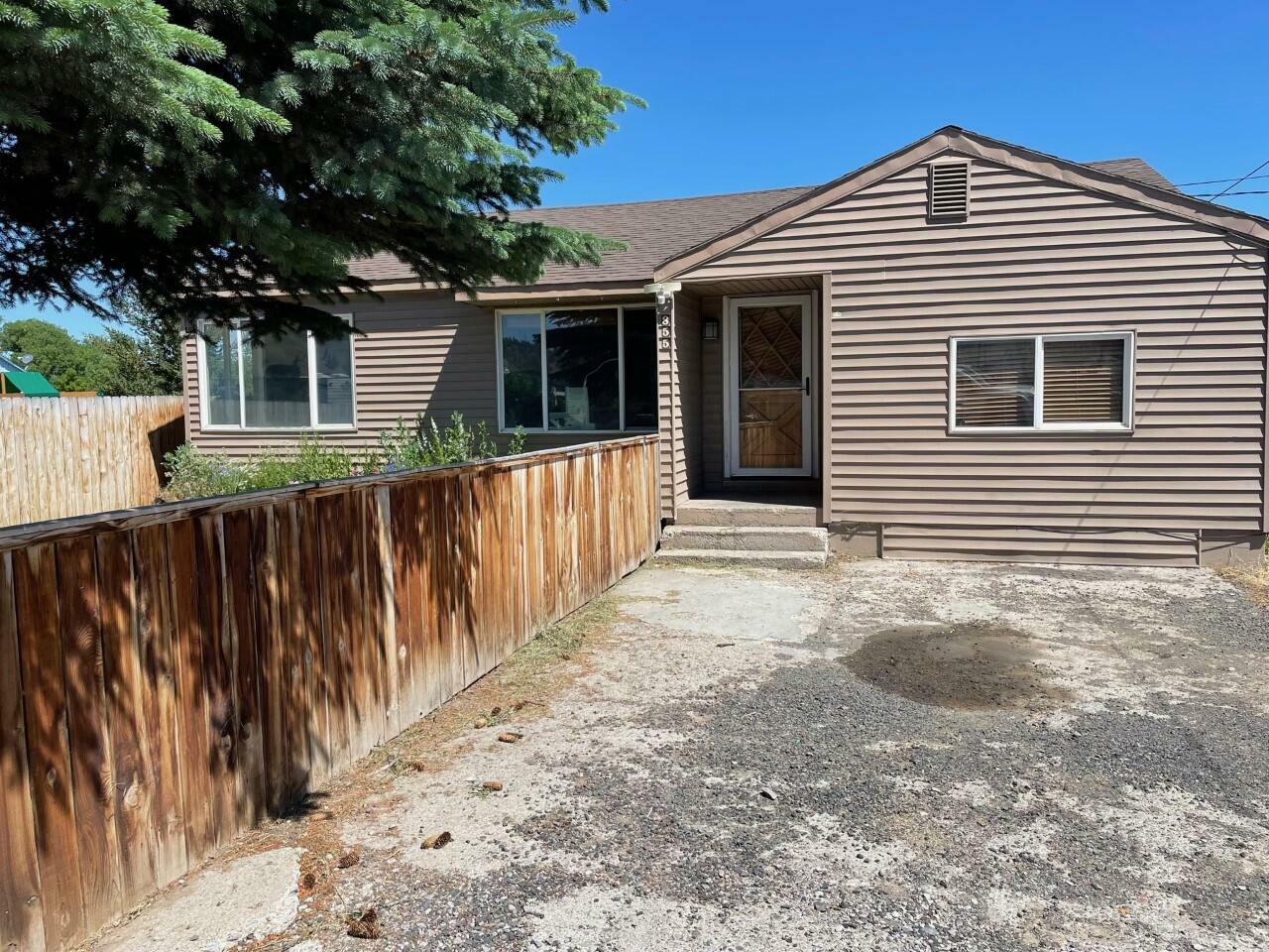 Property Photo:  855 NW 6th Street  OR 97754 