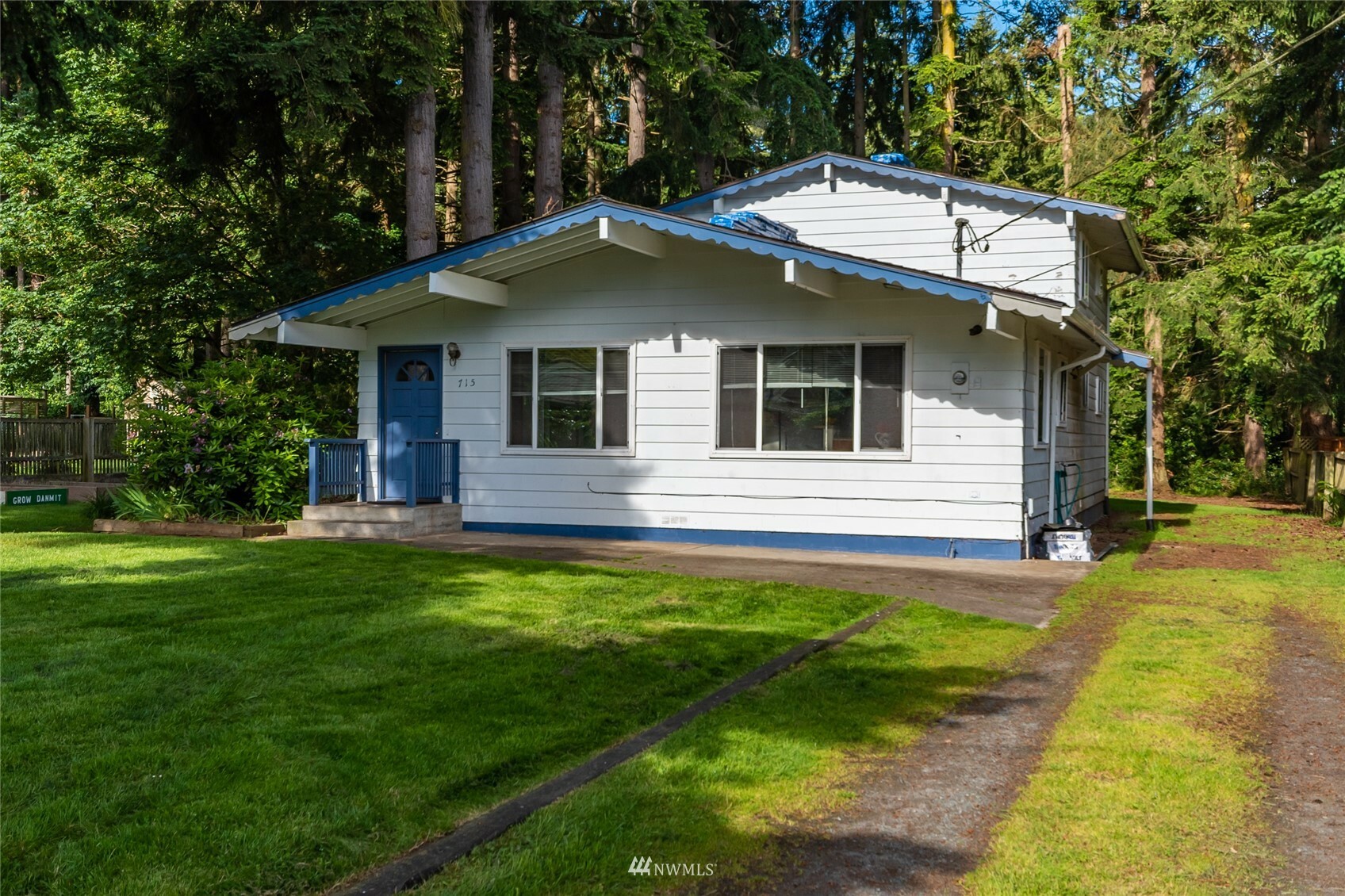 Property Photo:  715 Decker Avenue  WA 98260 