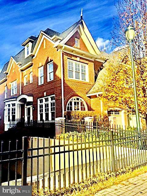 Property Photo: 43702 Burning Sands Terrace VA 20176