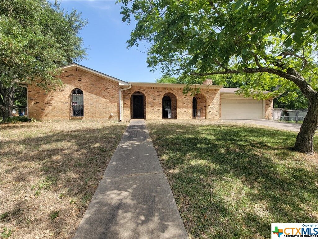 Property Photo: 220 E Belton Avenue TX 76567