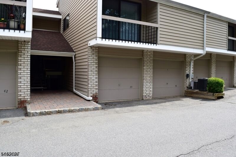 Property Photo: 39 Hillside Ct NJ 08809