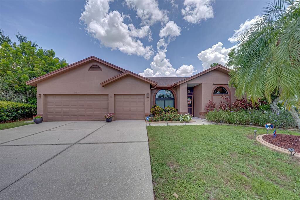 Property Photo: 11303 Torrey Pines Drive FL 33579