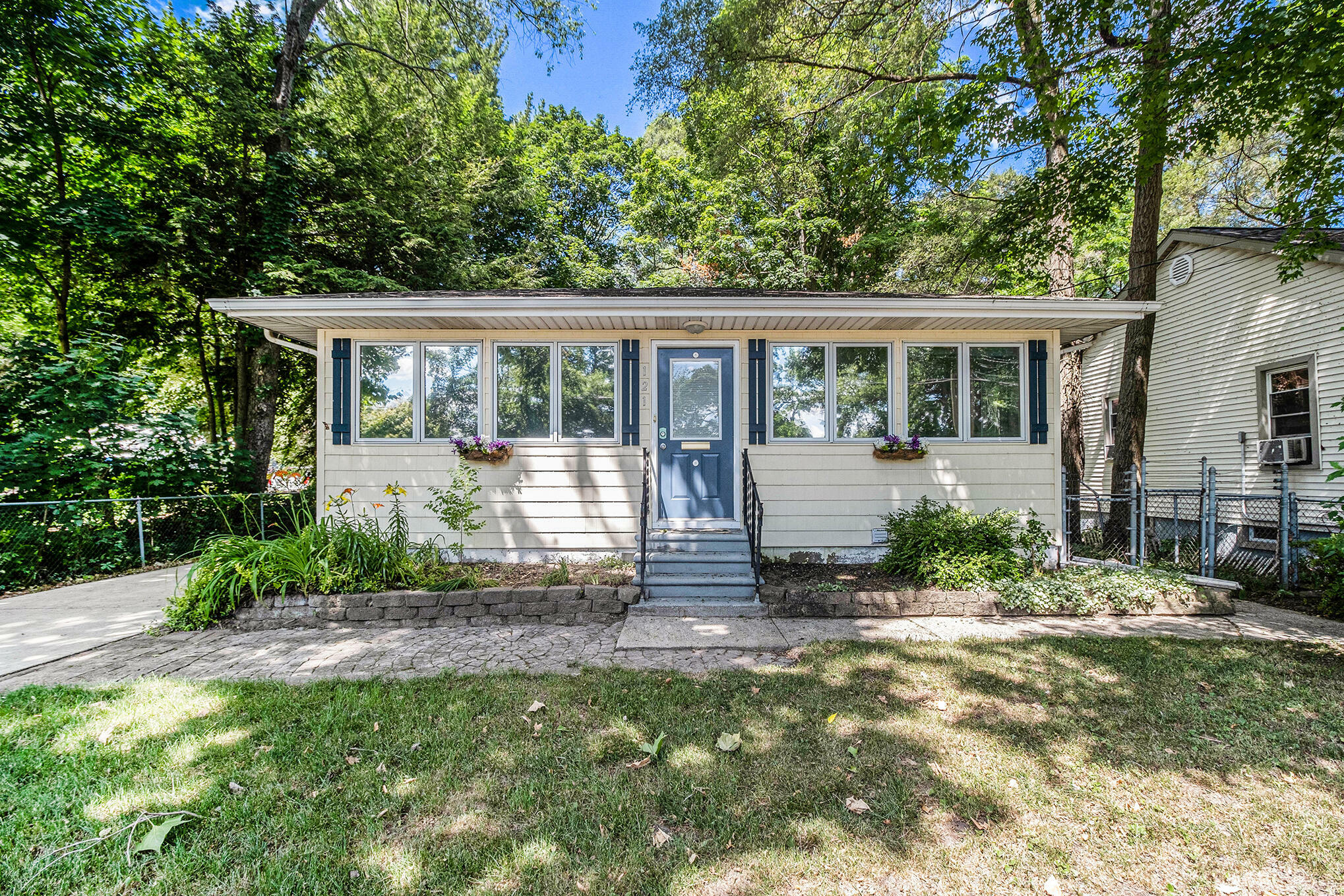 Property Photo:  121 Hazen Street  MI 49079 