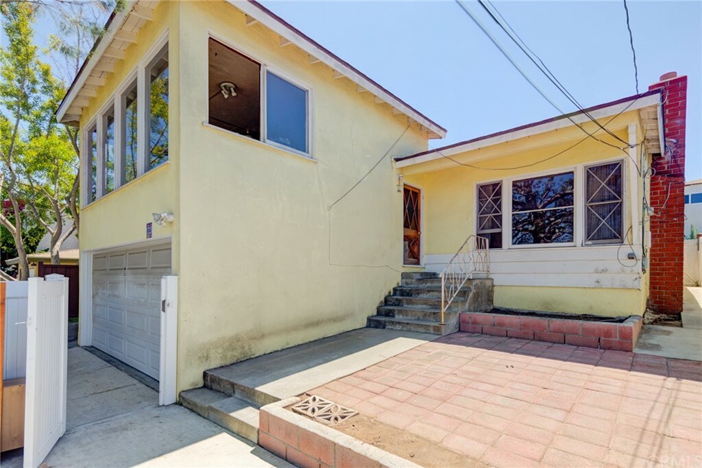 Property Photo:  1733 Wollacott Street  CA 90278 