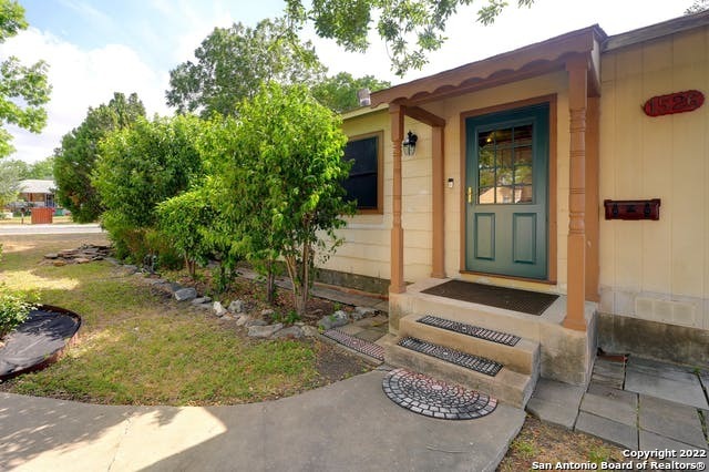 Property Photo:  1526 Beacon Ave  TX 78212 