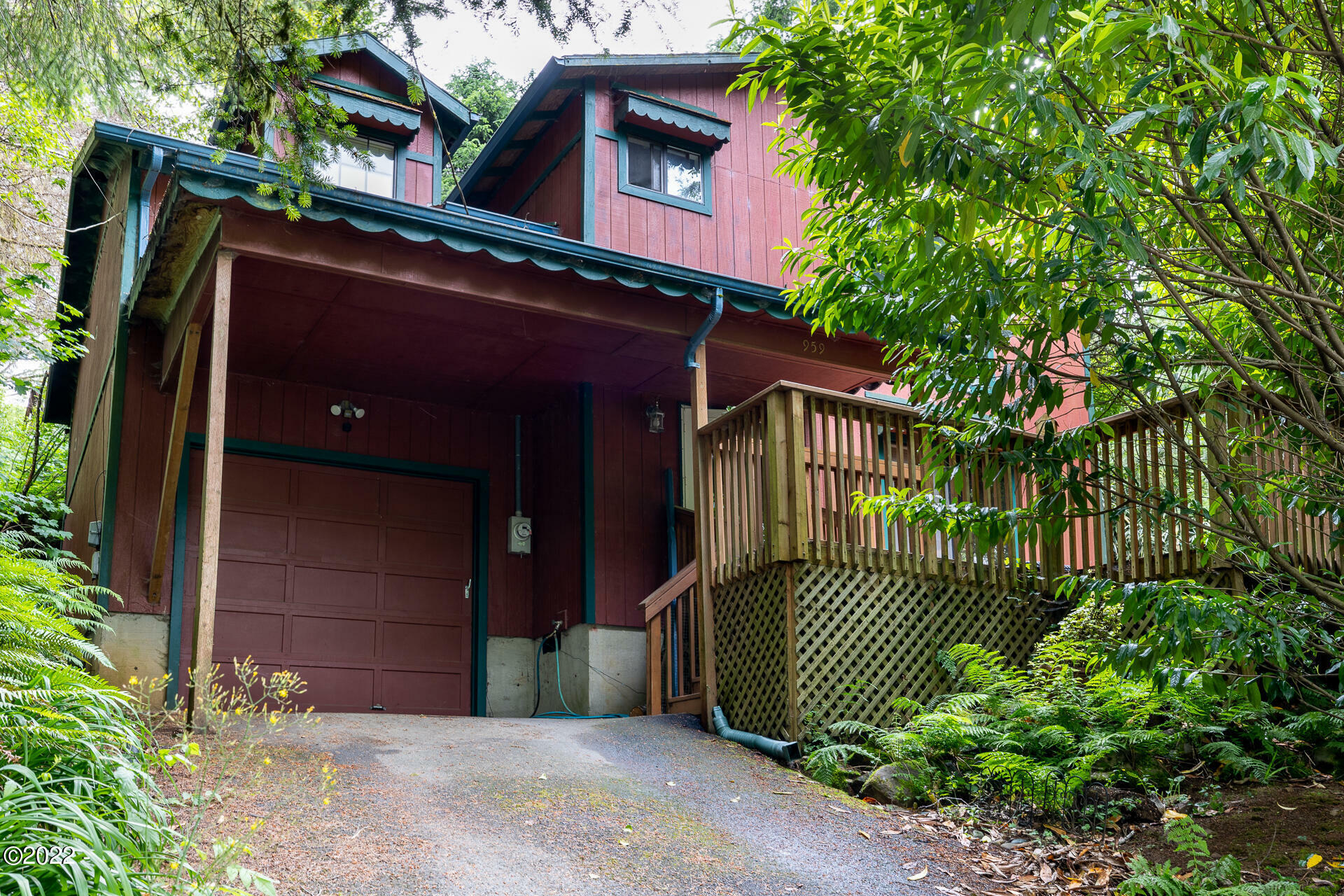 Property Photo: 959 N Deerlane Loop OR 97368