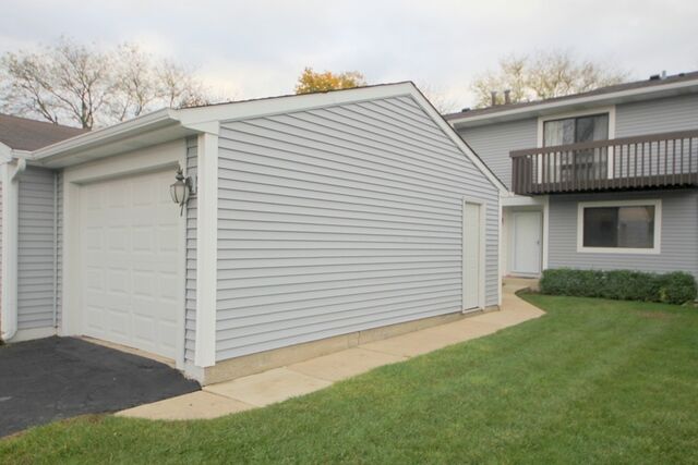 Property Photo:  107 Lancaster Place  IL 60061 