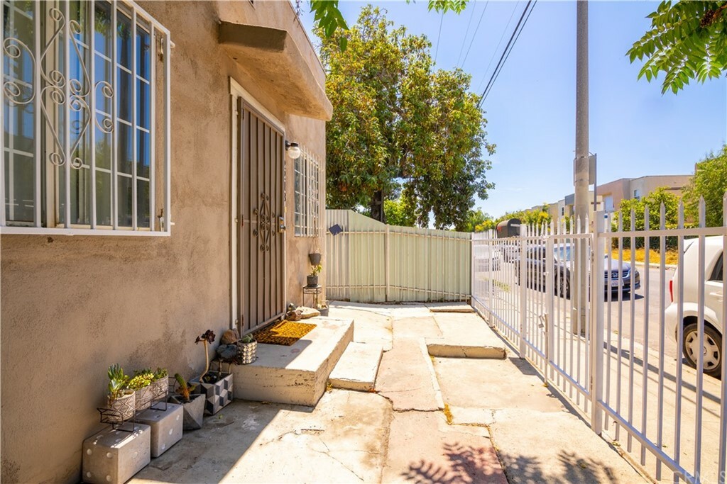 Property Photo:  2213 Santa Ana N N  CA 90059 