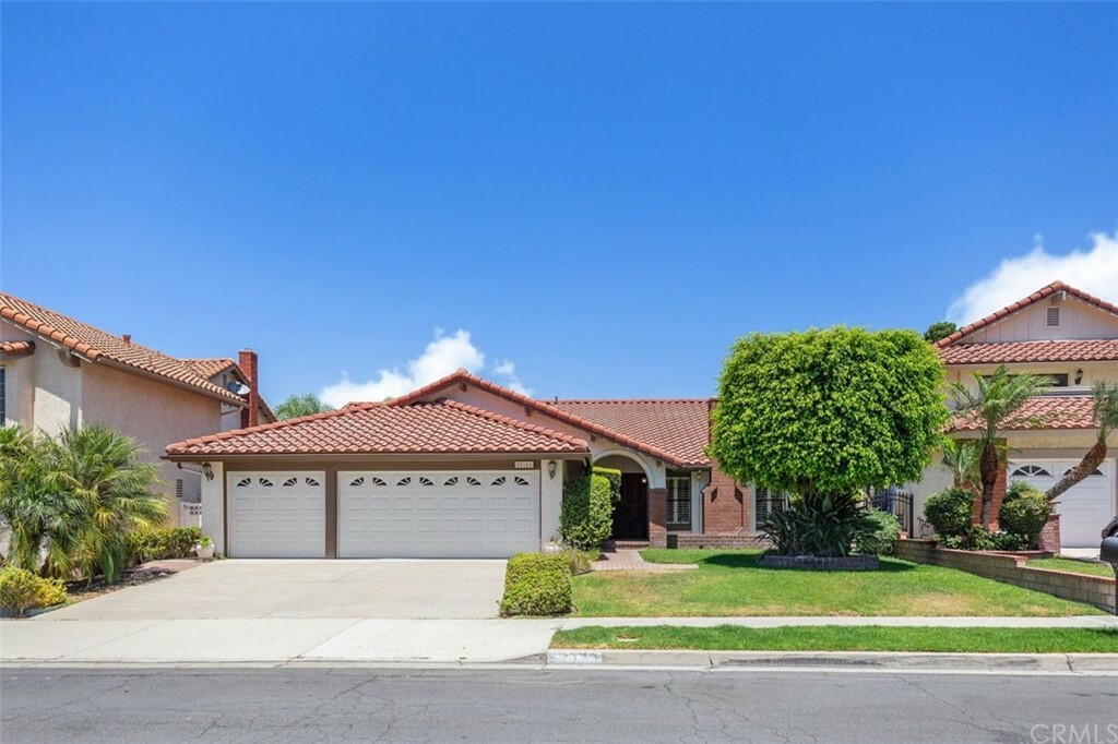 Property Photo:  25181 Calle Pradera  CA 92630 