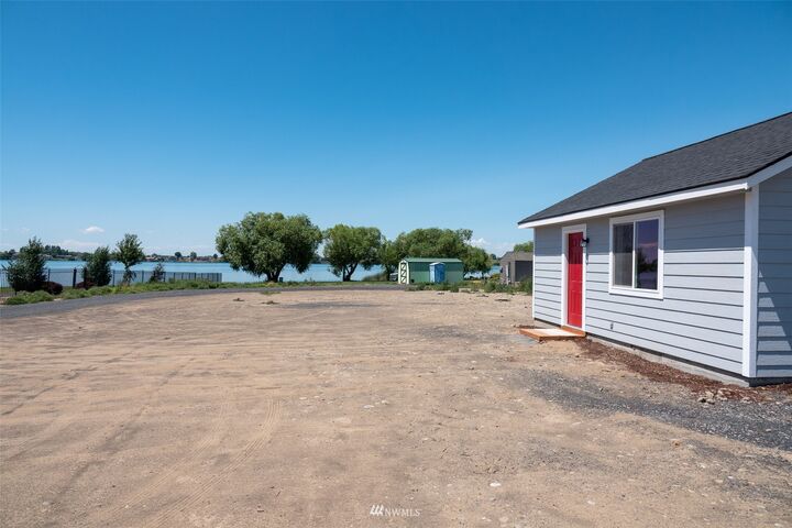 Property Photo:  2808 NE Wild Goose Road  WA 98837 