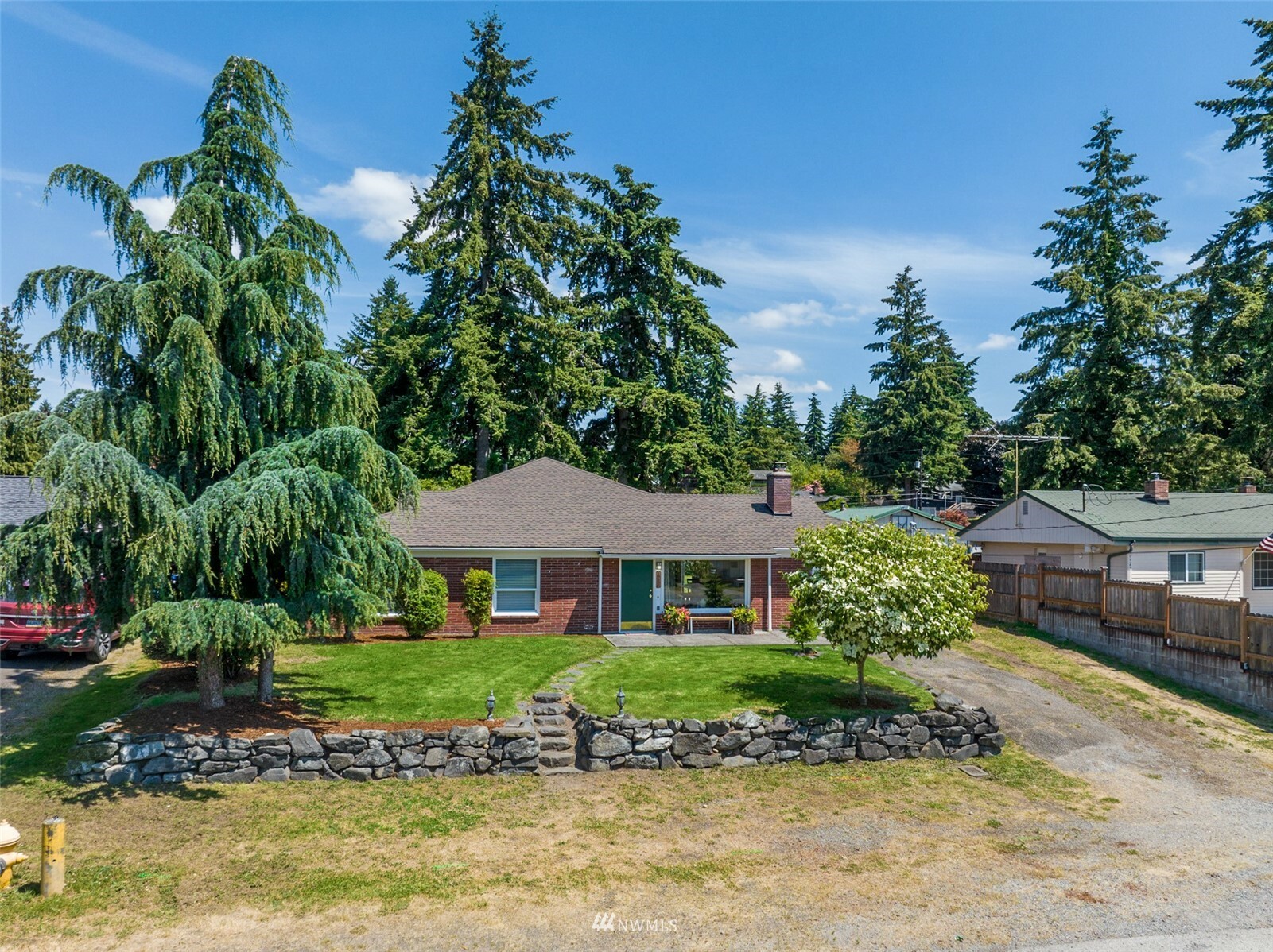 Property Photo:  19536 2nd Avenue S  WA 98148 