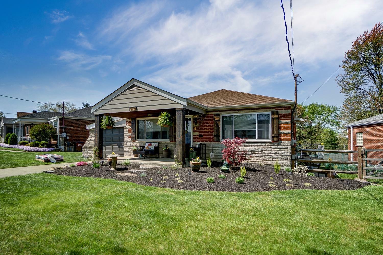Property Photo: 5689 Lauderdale Dr OH 45239