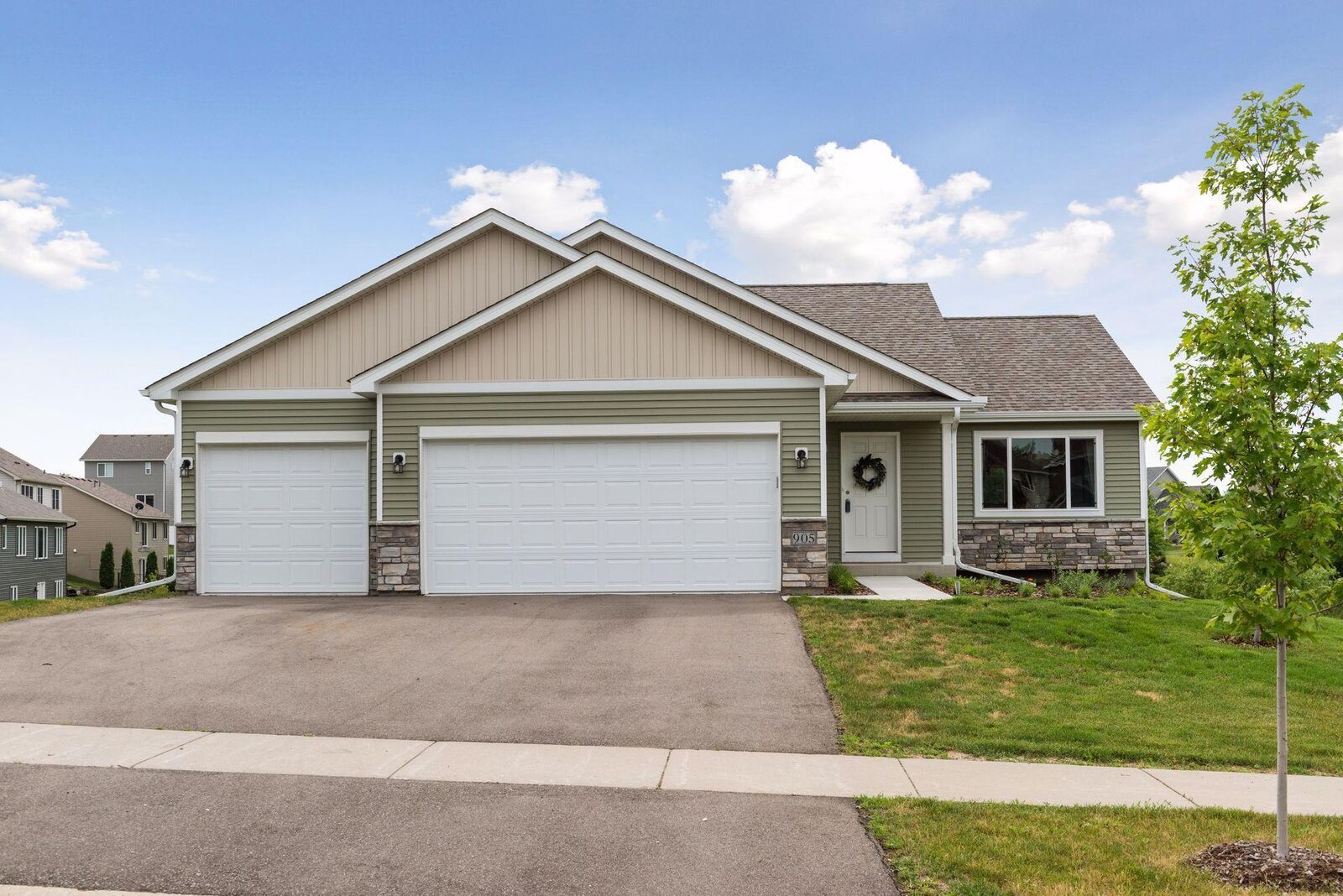 Property Photo:  905 Hickory Curve  MN 55388 