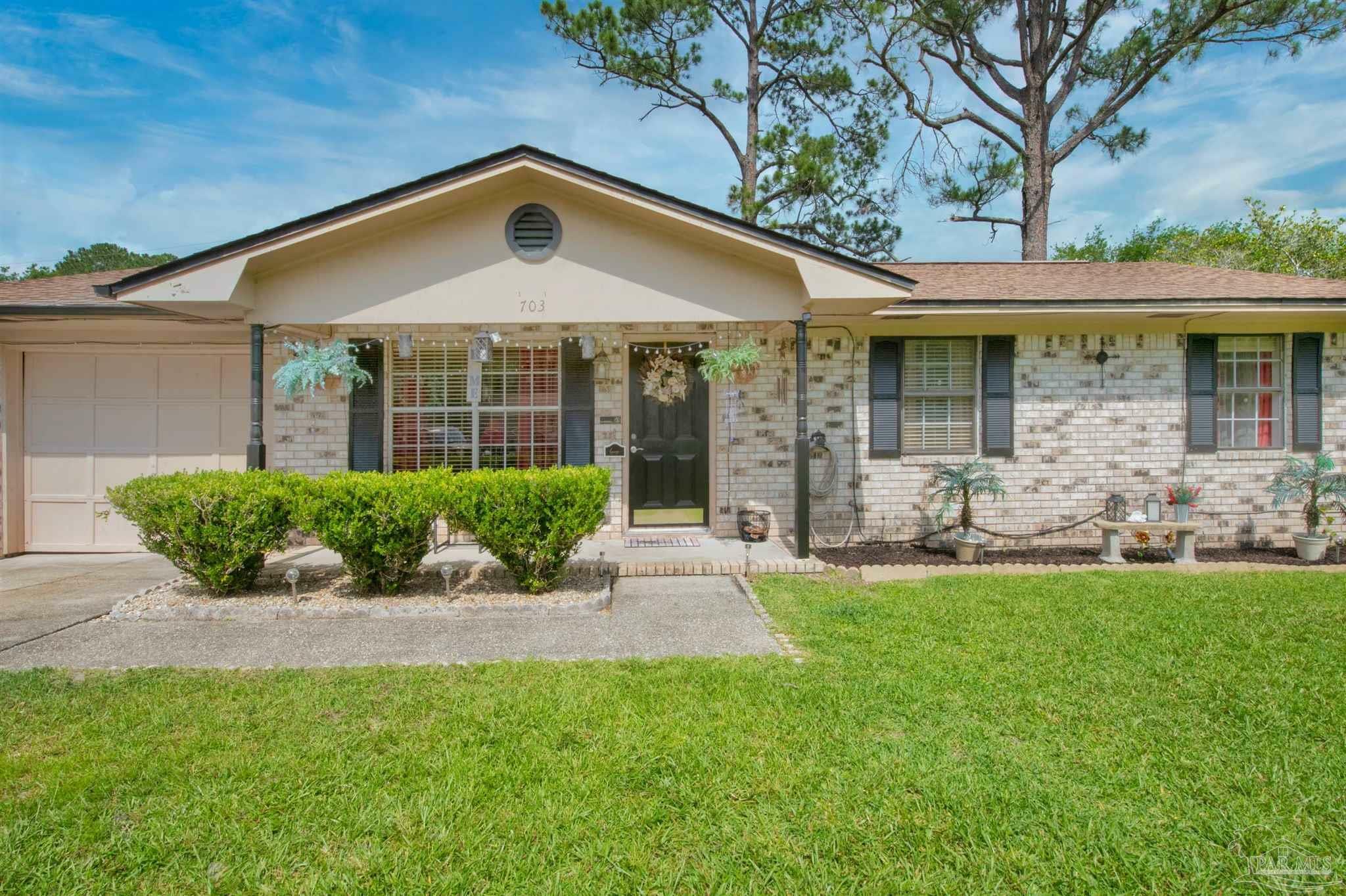 Property Photo:  703 Carondelay Dr  FL 32506 