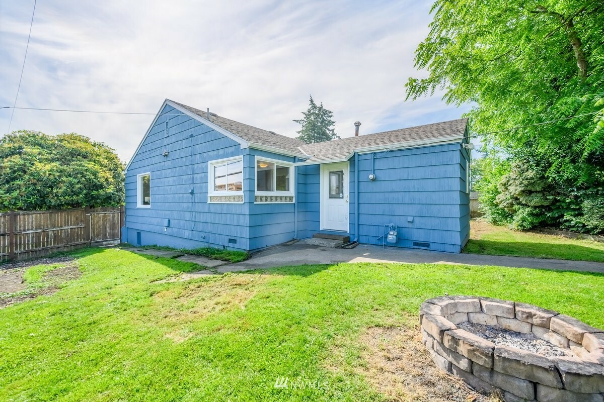 Property Photo:  1502 Cedar Street  WA 98201 