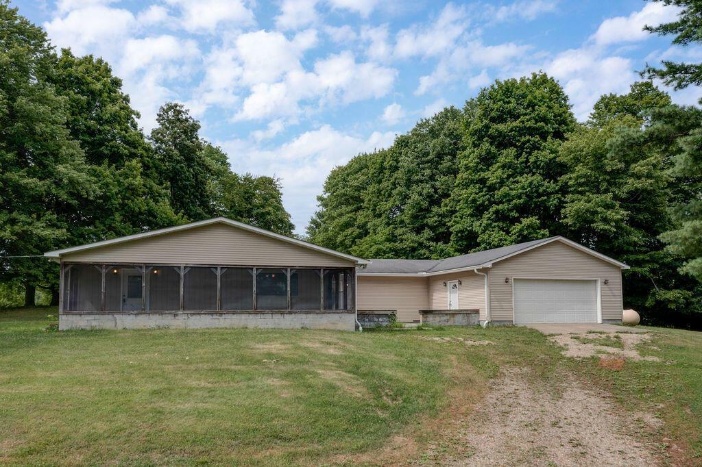 Property Photo: 4046 Gratiot SE Road OH 43056