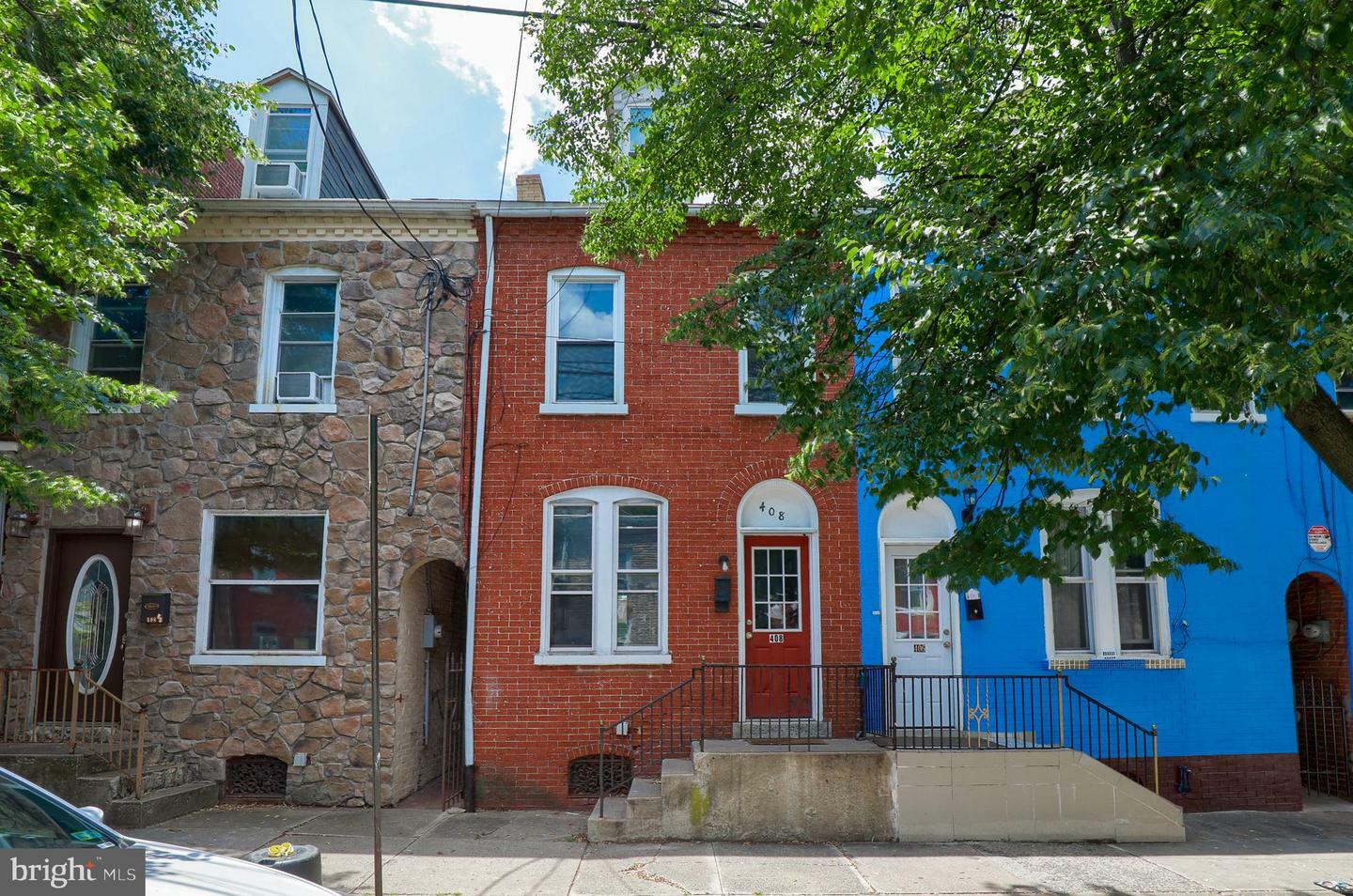 Property Photo:  408 S Queen Street  PA 17603 