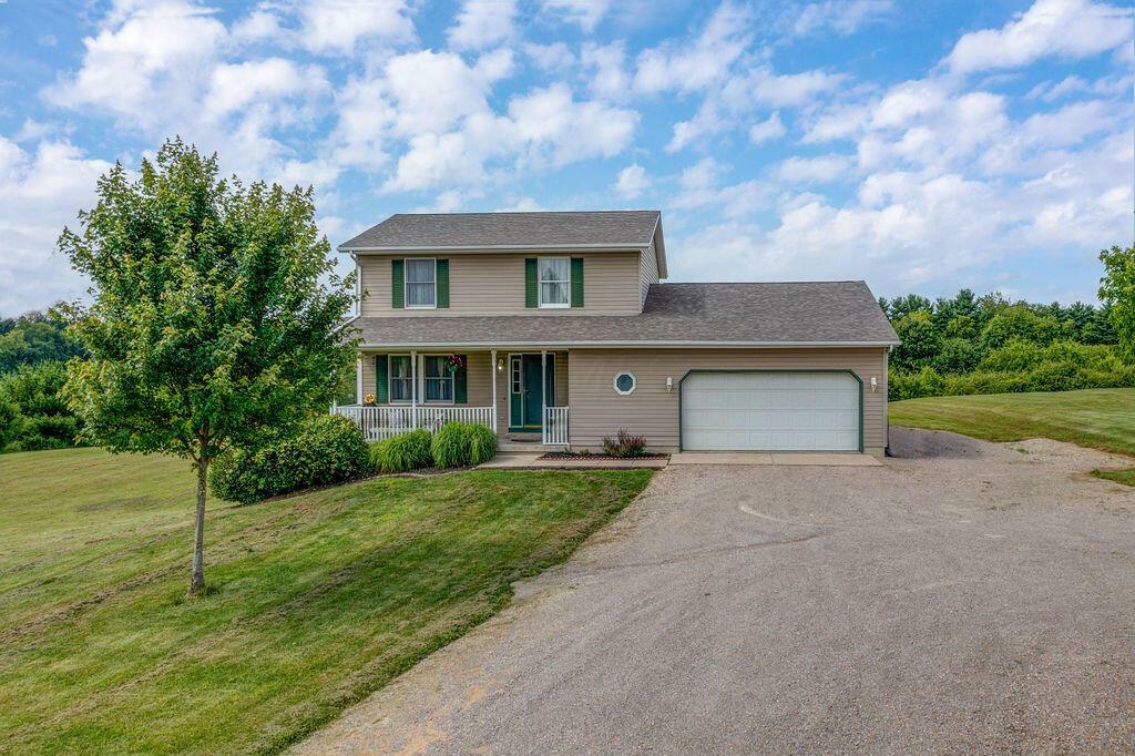 Property Photo: 10661 Fairview SE Road OH 43056