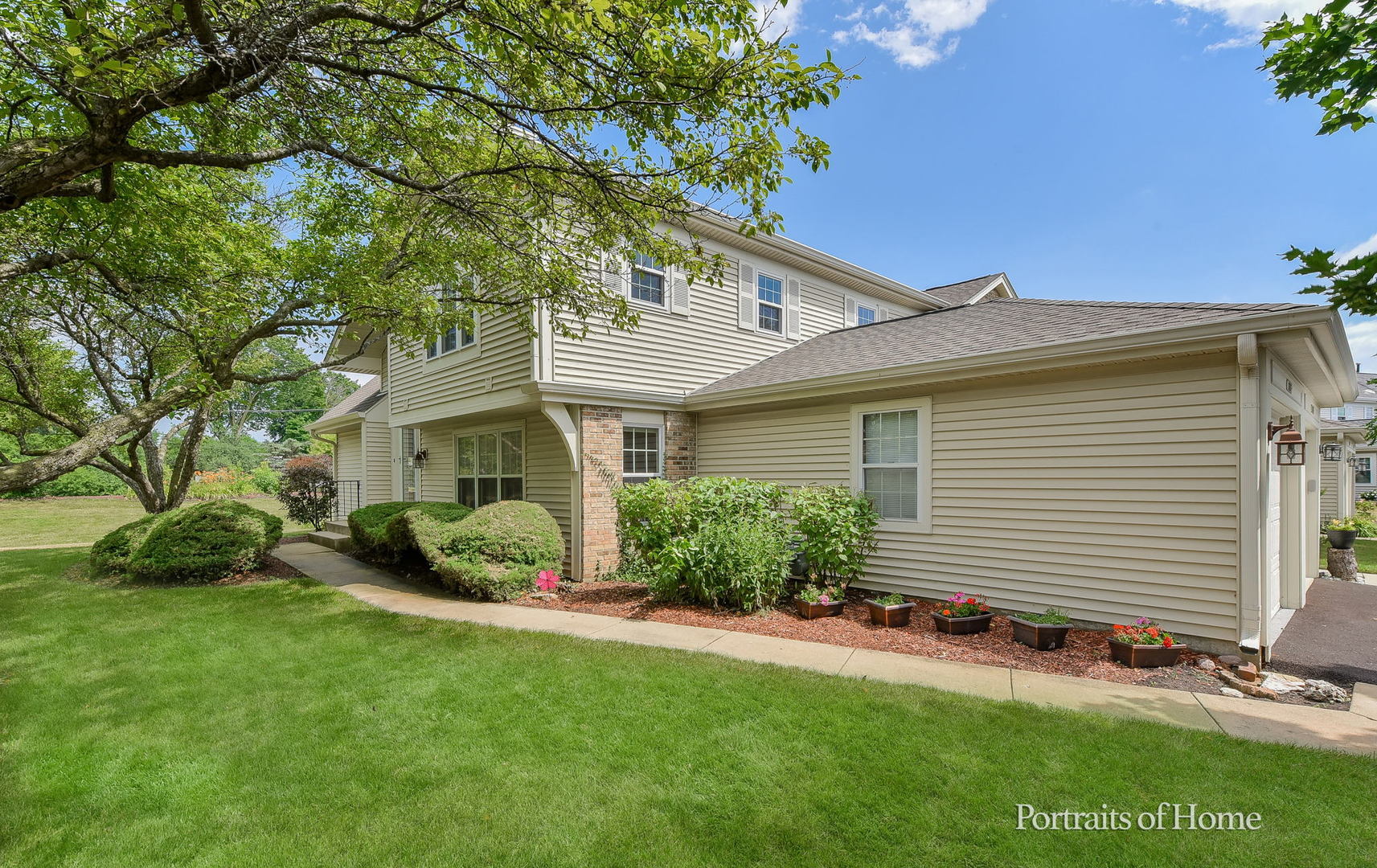 Property Photo: 27W406 Melrose Lane 2801 IL 60190