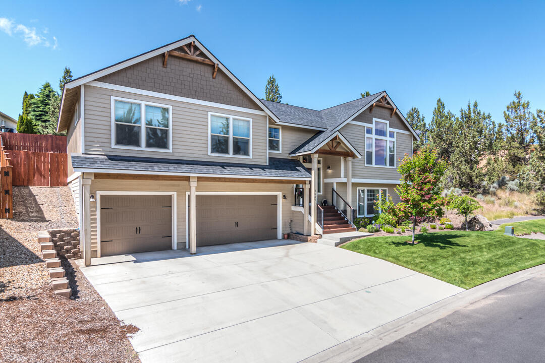 Property Photo: 2447 SW Valleyview Drive OR 97756
