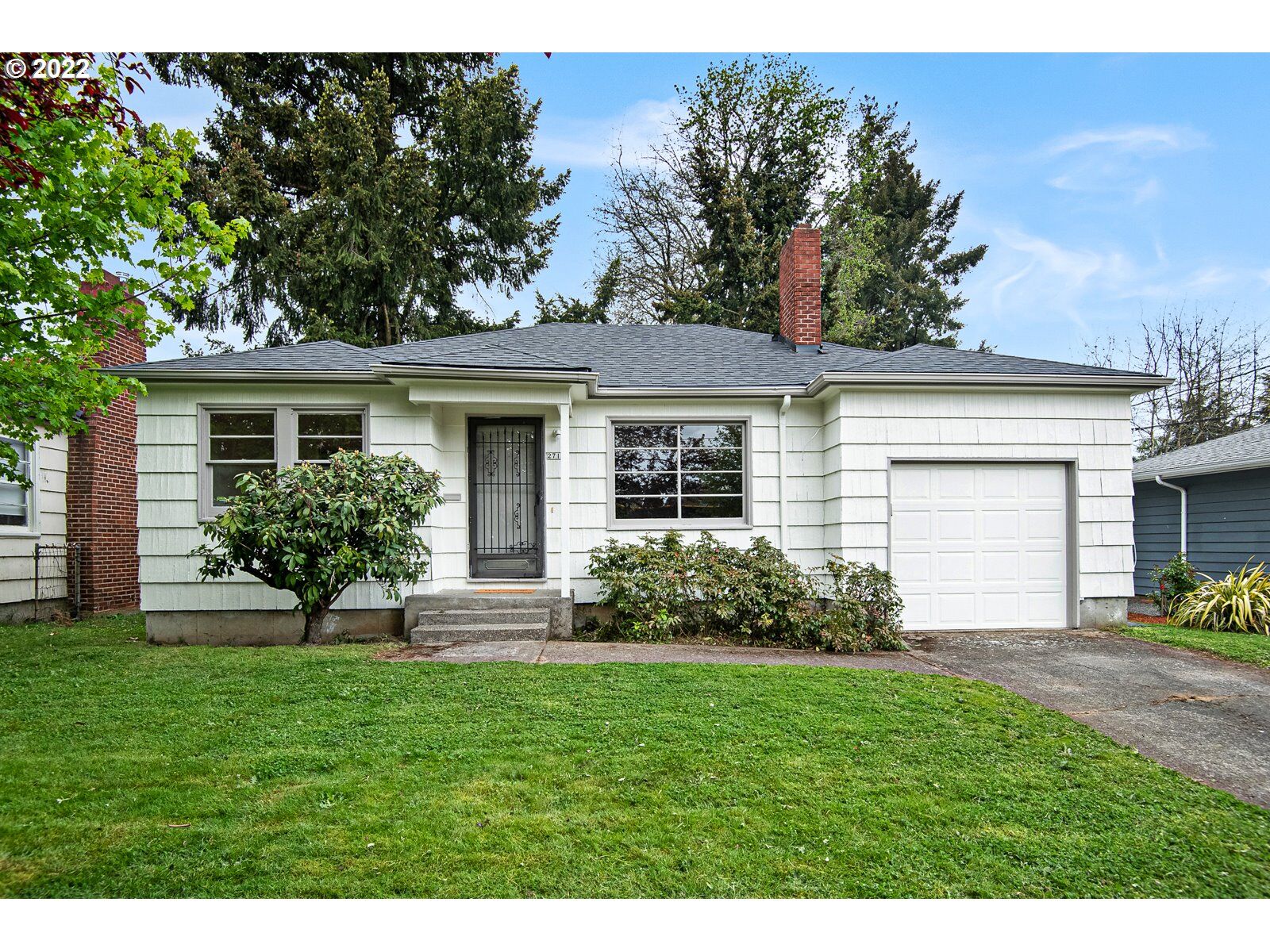Property Photo: 2715 NE Dekum St OR 97211