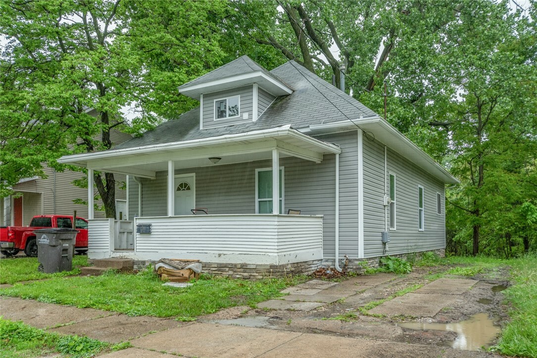 Property Photo:  2000 10th Street  IA 50314 