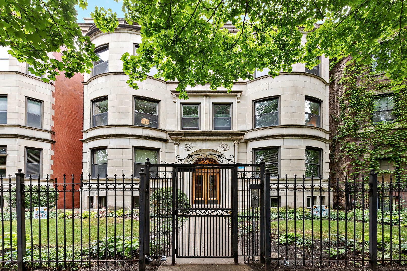 4729 N Kenmore Avenue 1  Chicago IL 60640 photo