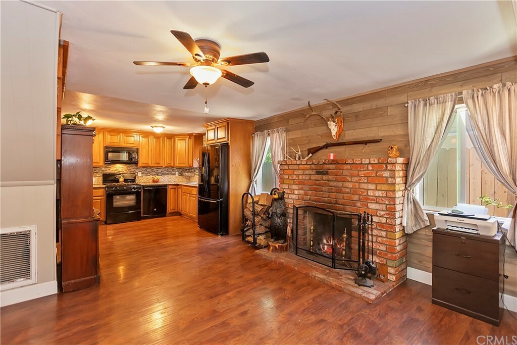 Property Photo:  713 Rose Lane  CA 92391 