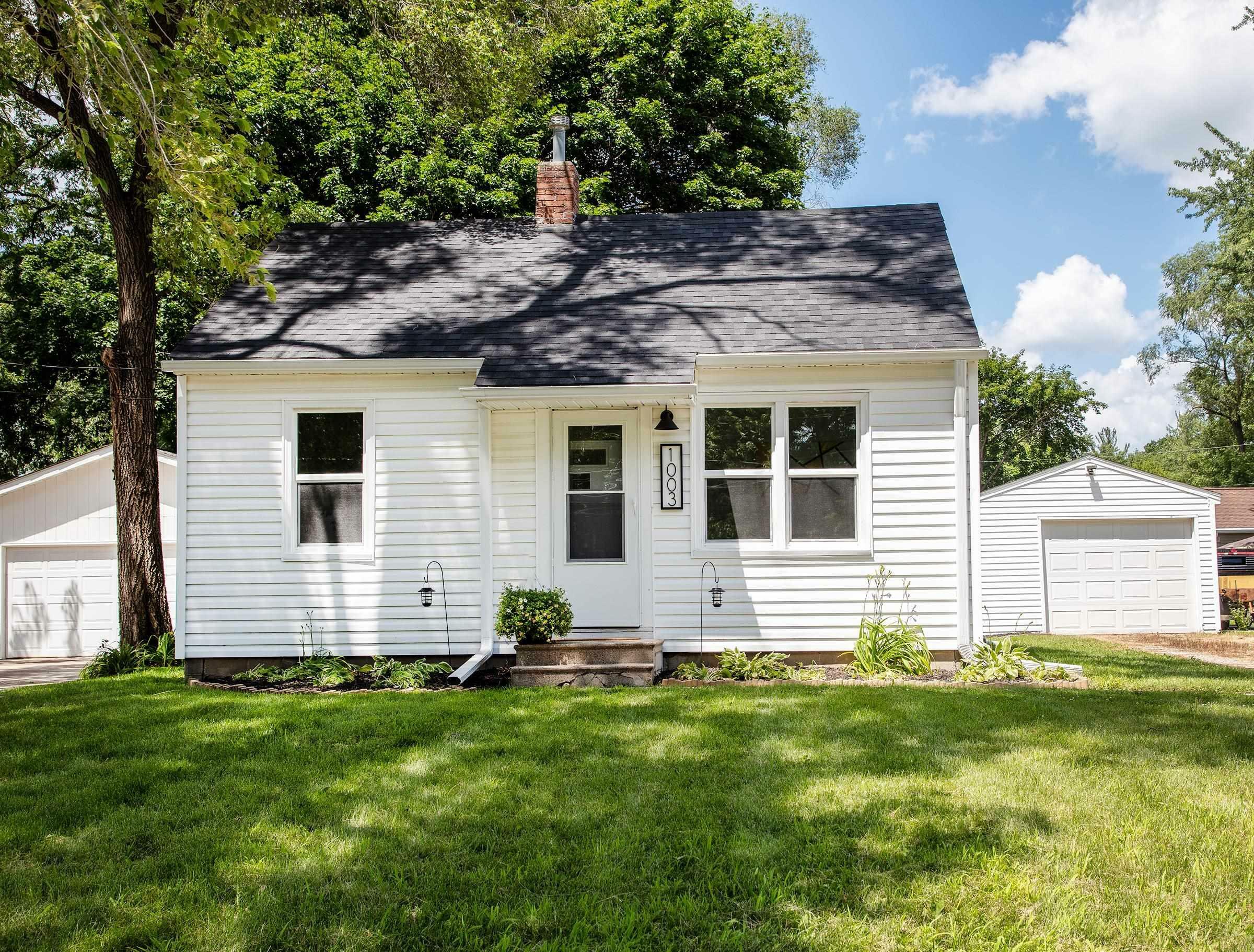 Property Photo:  1003 Western Avenue  IA 50613 