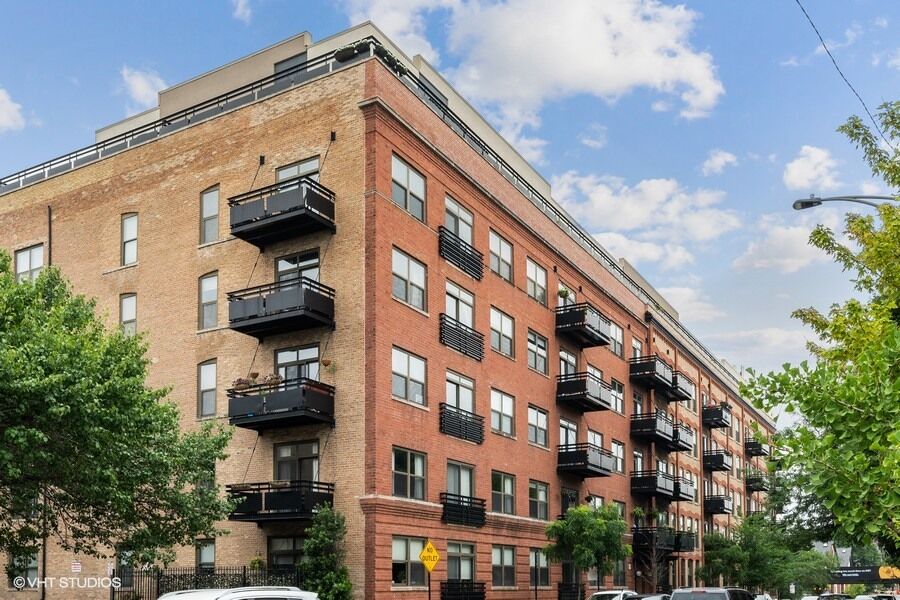 Property Photo: 1735 W Diversey Street 201 IL 60614