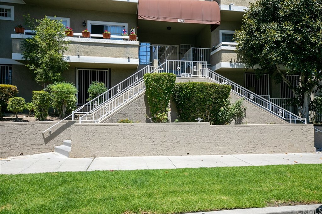 Property Photo:  620 N 6th Street H  CA 91501 