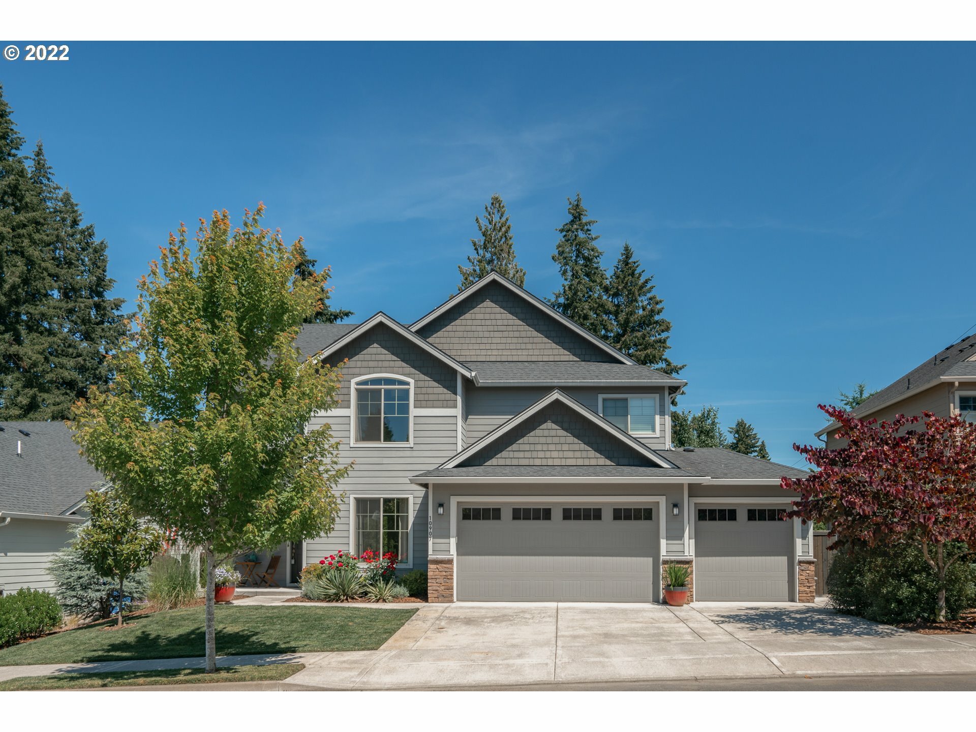 Property Photo:  10907 NE 62nd Pl  WA 98686 